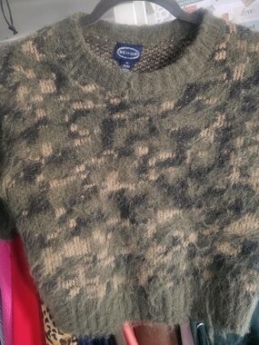 Scoop NYC Olive Green and Tan Fuzzy Crop Sweater